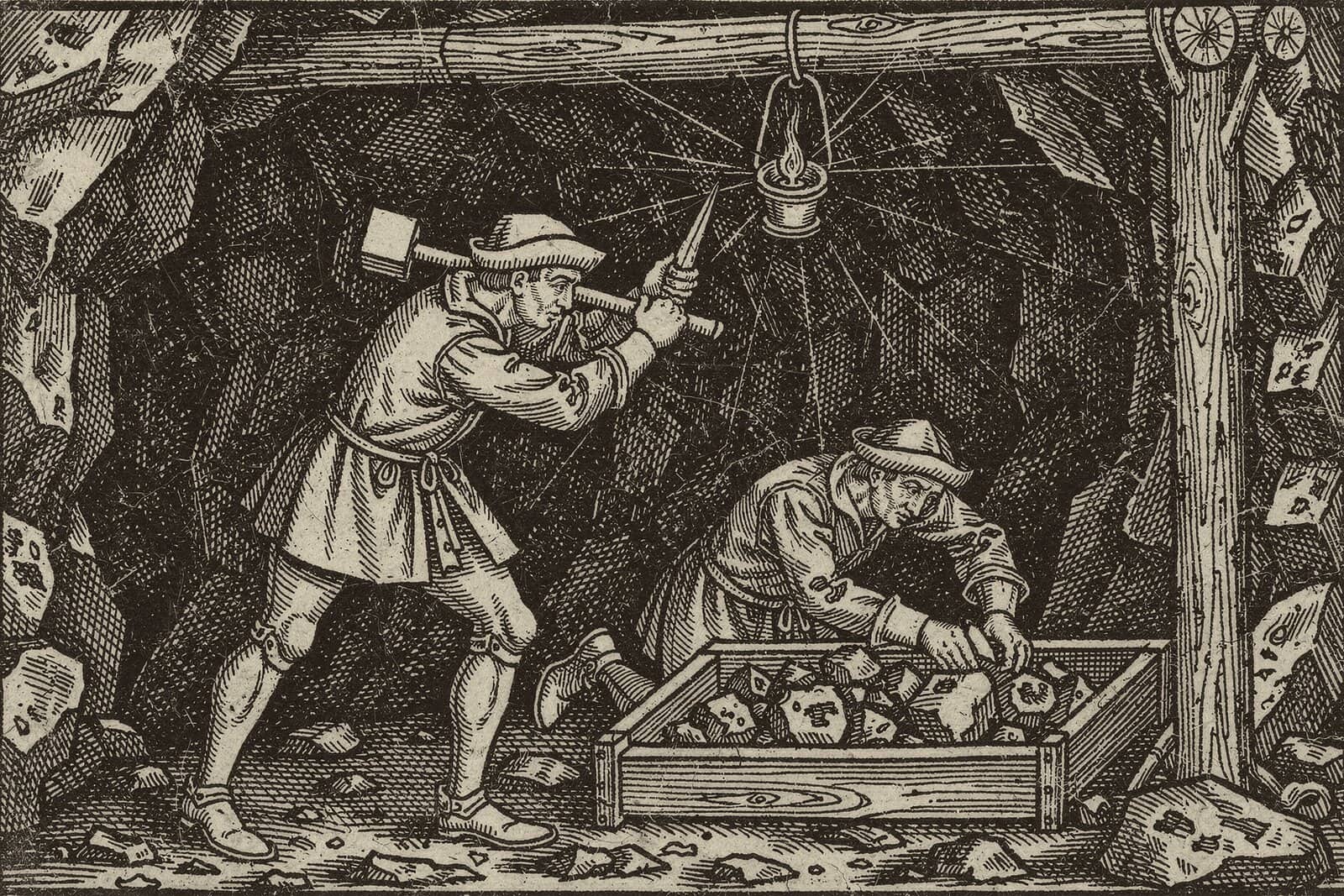 Woodcut of two miners in a dark gallery: one drives an iron wedge into the rock with a hammer, the other loads ore by the light of a hanging lamp.